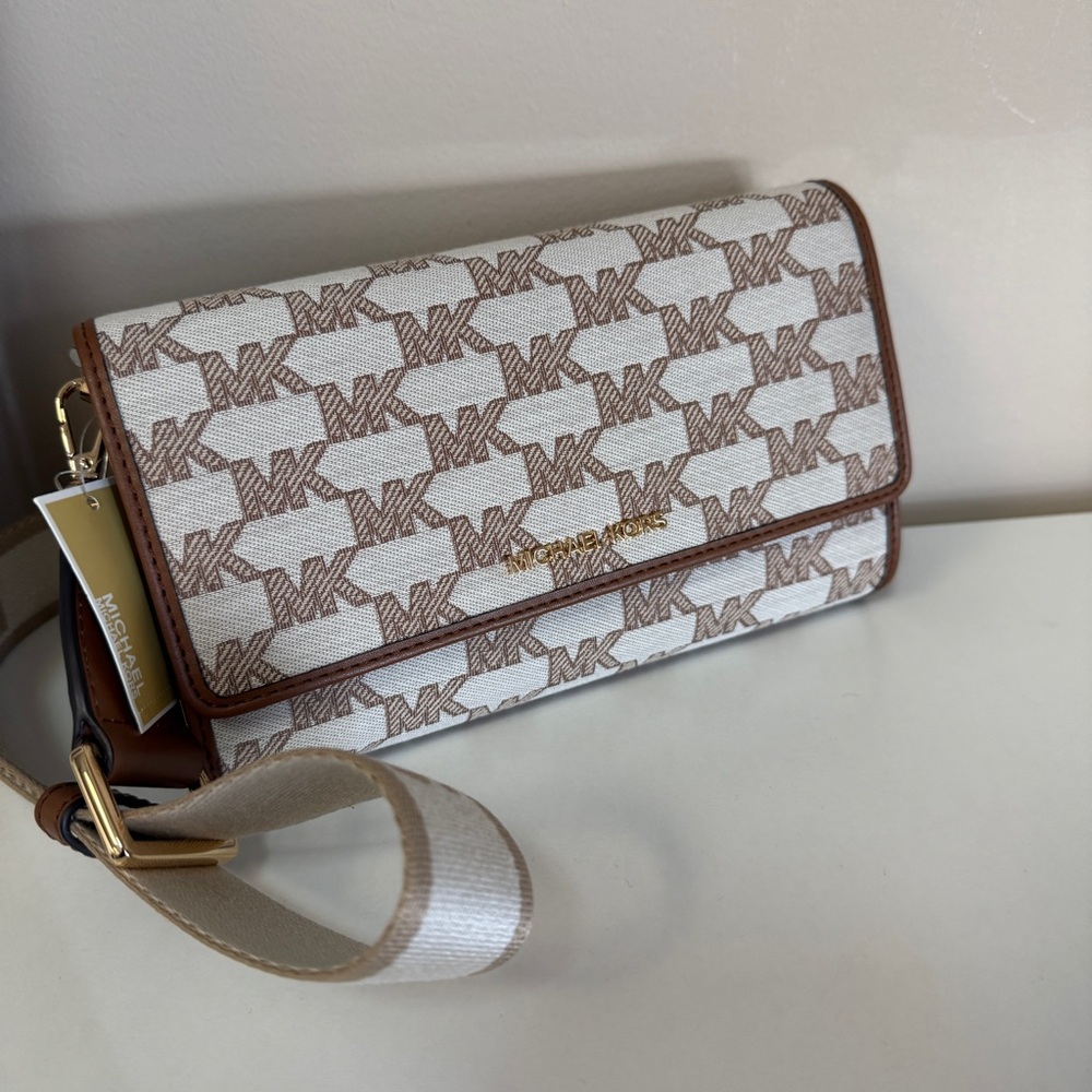 Michael Kors jet set wallet